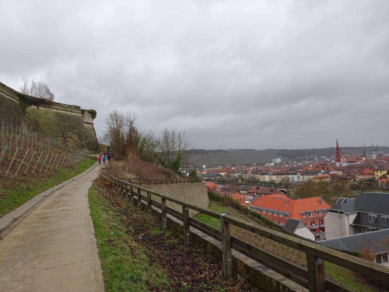 Weinlage an Festung Marienberg Singles Outdoor Aktivität im März Wandern und Genießen