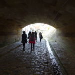 tunnel Wanderung in Mainberg hoch zum Schloss nahe Schweinfurt im Höllental Singleswanderung Aktivität im Outdoorbereich in Bayern Event