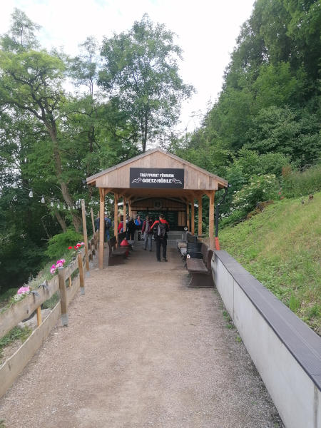 Besuch Goetz Höhle Meiningen Singlewanderung